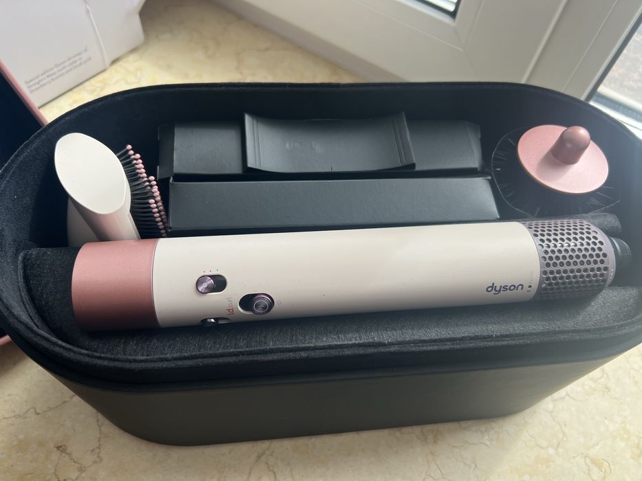 Стайлер Dyson, новий