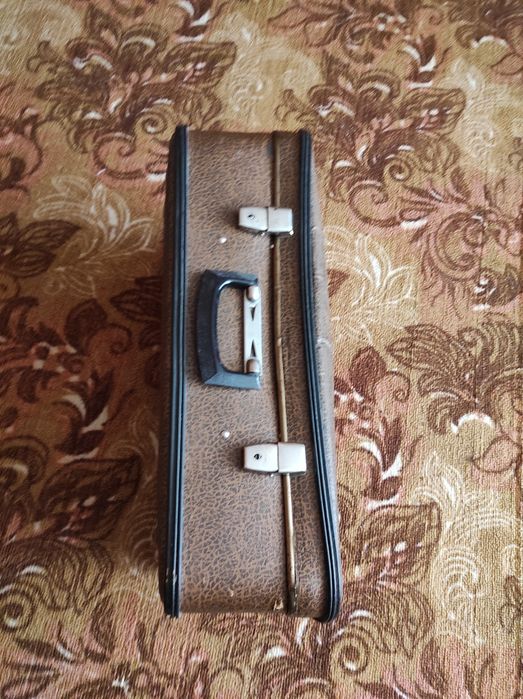 Винтажный чемодан