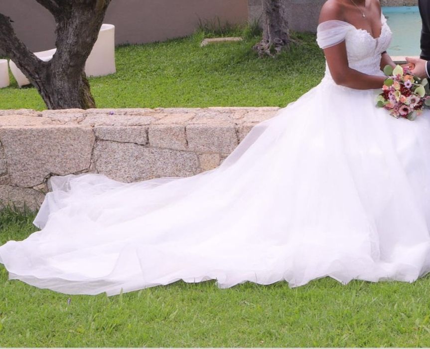 Vestido de noiva. Usado uma vez.