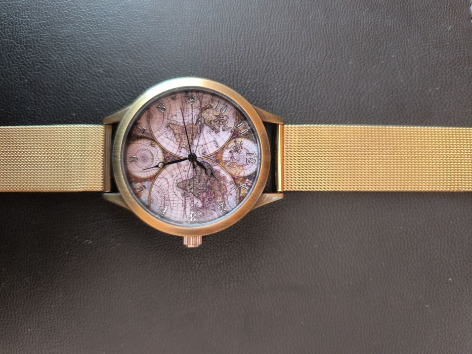 Zegarek damski z tarczą graficzną