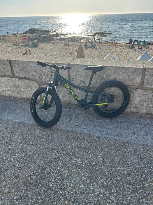 Bicicleta criança Specialized roda 20