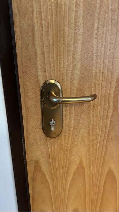 Abertura de porta e troca de fechaduras