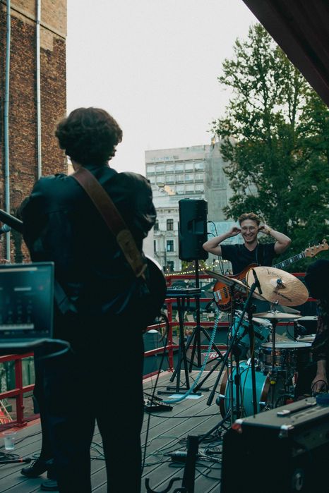 Lekcje gry na gitarze basowej