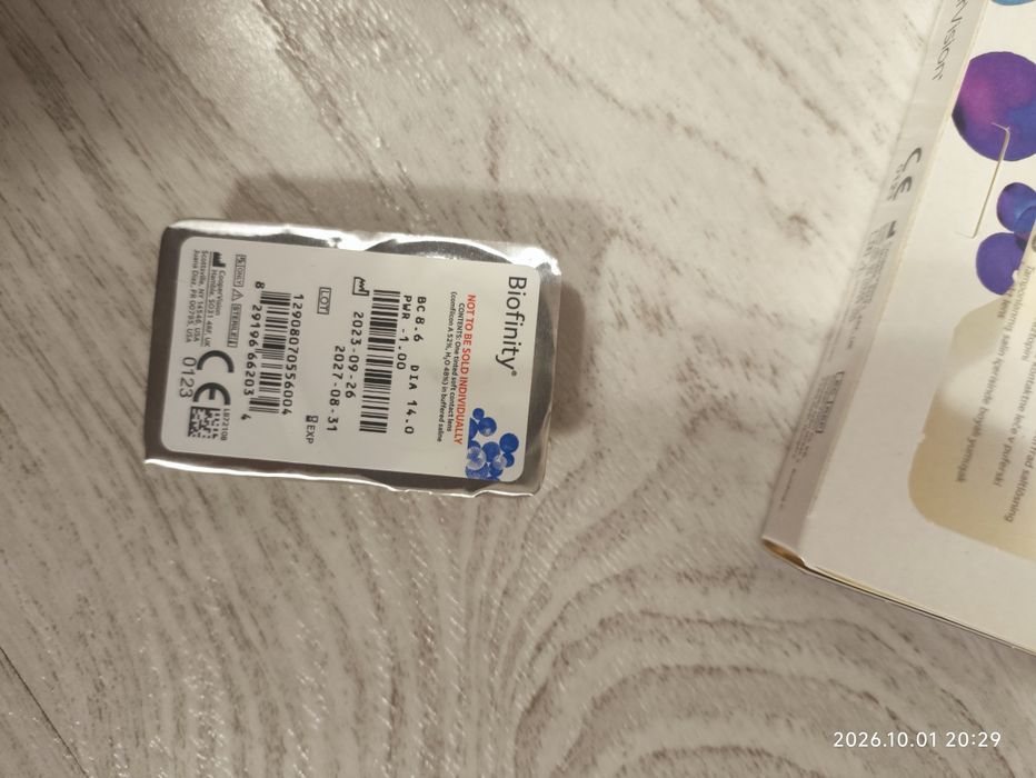 Продам лінзу Biofinity -1