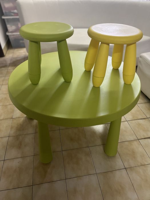 1Mesa+2bancos criança