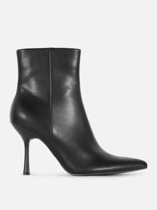 Botins pretos muito elegantes