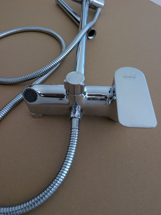 Coluna de Duche Completa Aidia (Misturadora Monocomando + Chuveiro Fixo e de Mão) – Como Nova