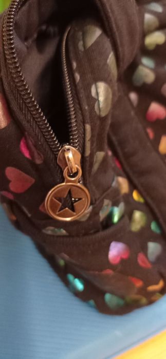 Pequena bolsa da converge preta