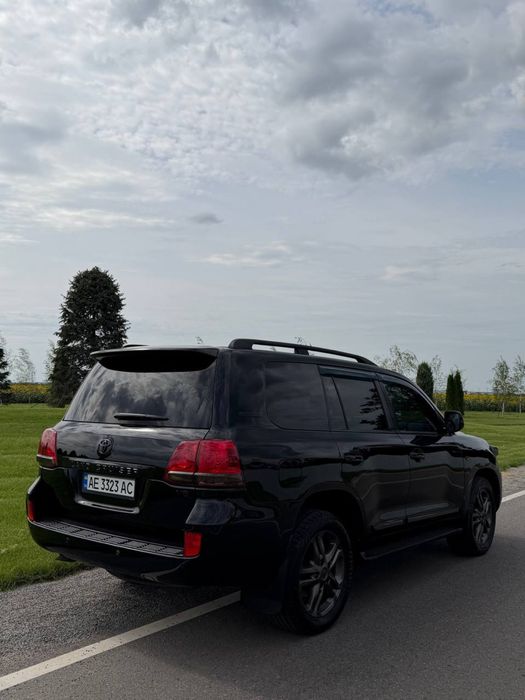 Toyota Land Cruiser 200