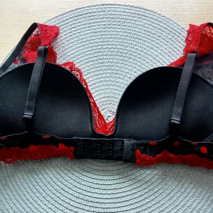 Biustonosz push up,balkonetka,z koronką Intimissimi Giorgia 75C