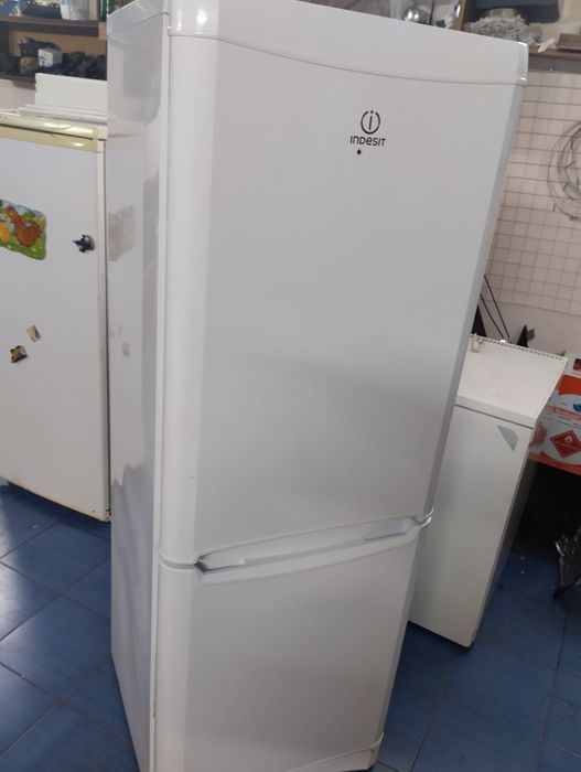 Холодильник indesit