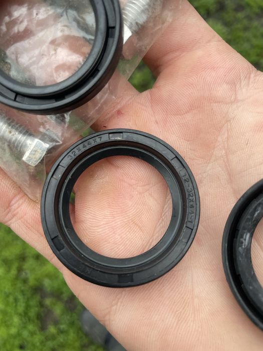 Сальніки на вилку минск