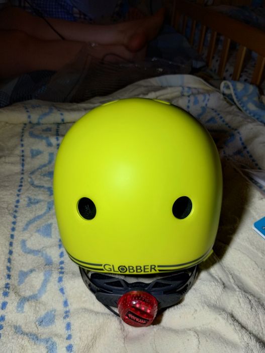 Детский защитный шлем с подсветкой Globber GO UP Lime Green (45-51см)