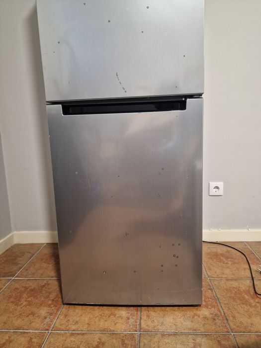 Frigorífico Indesit Aço Inoxidável 270L
