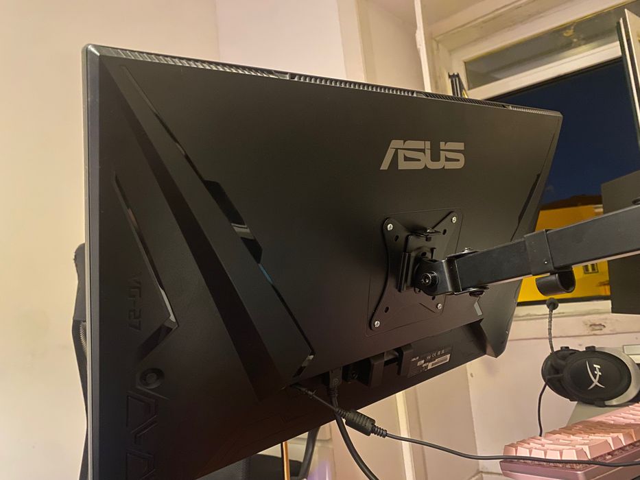 Monitos ASUS 165Hz 27’