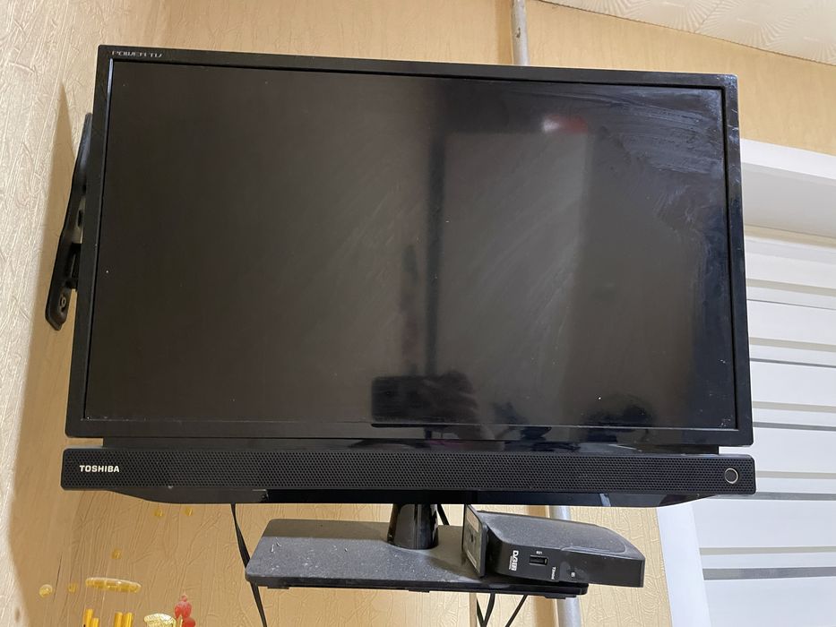 Телевізор Toshiba 24P1306EV з кріпленням і т2
