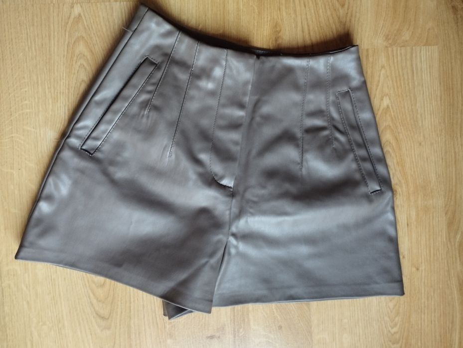 Szorty z ekoskóry -NOWE