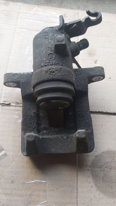 Супорт  задній правий Шкода Октавія А5