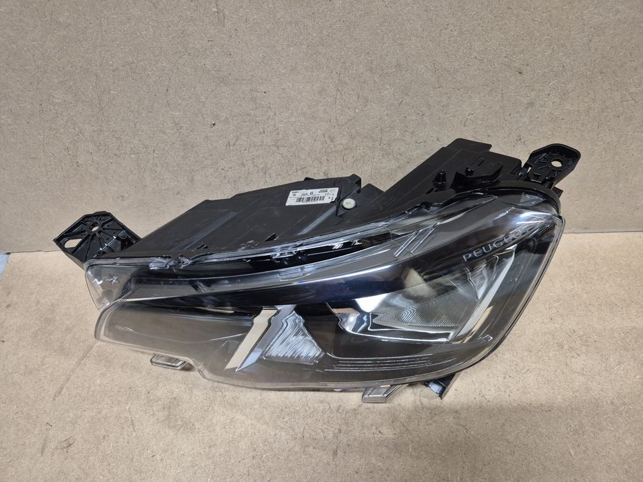 Peugeot Partner rifter lampa reflektor lewy europa