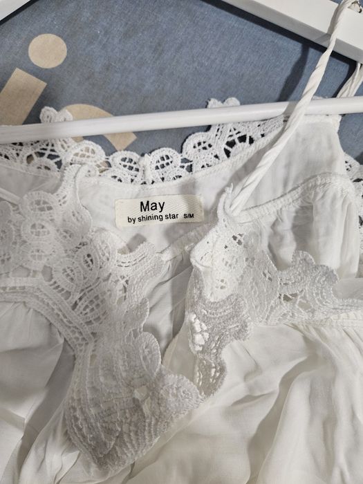 Camisola com renda branca