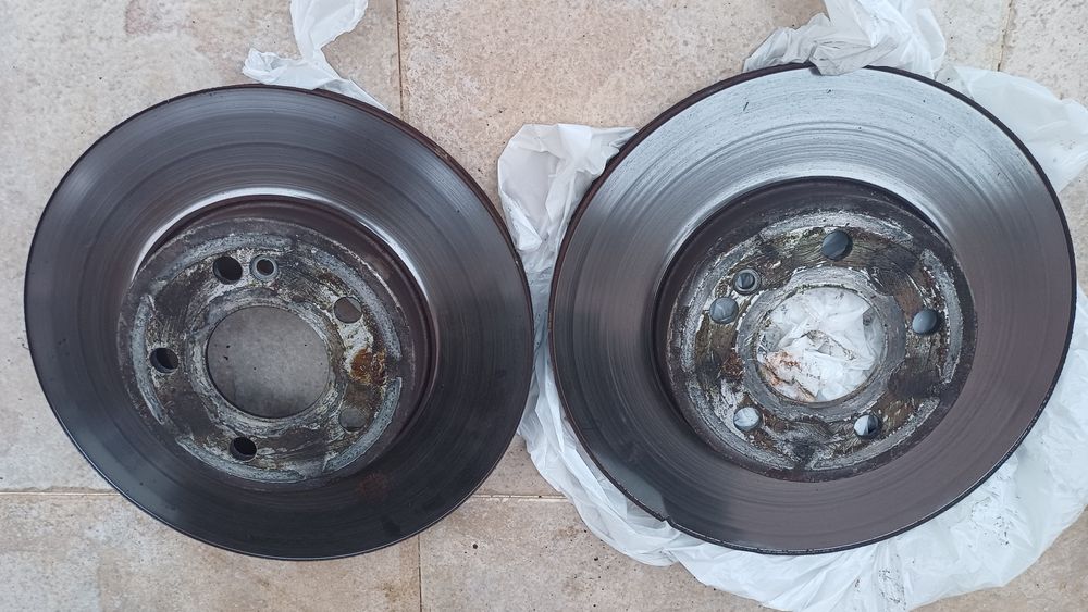 2 discos de travão frente Mercedes Classe A W177 usados