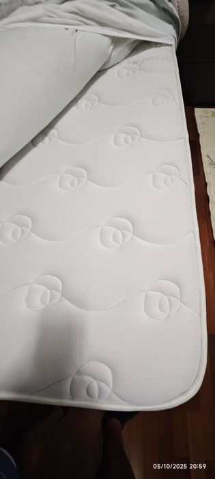 Colchão+sommier 150+190 em pele colchão como novo