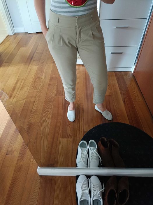 Beżowe chinosy Reserved