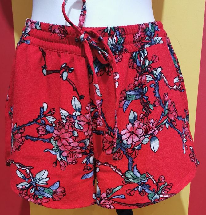 Spodenki krótkie szorty w kwiaty kieszonki
