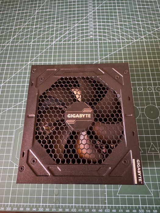 Gigabyte P1000-GM 80 plus GOLD
