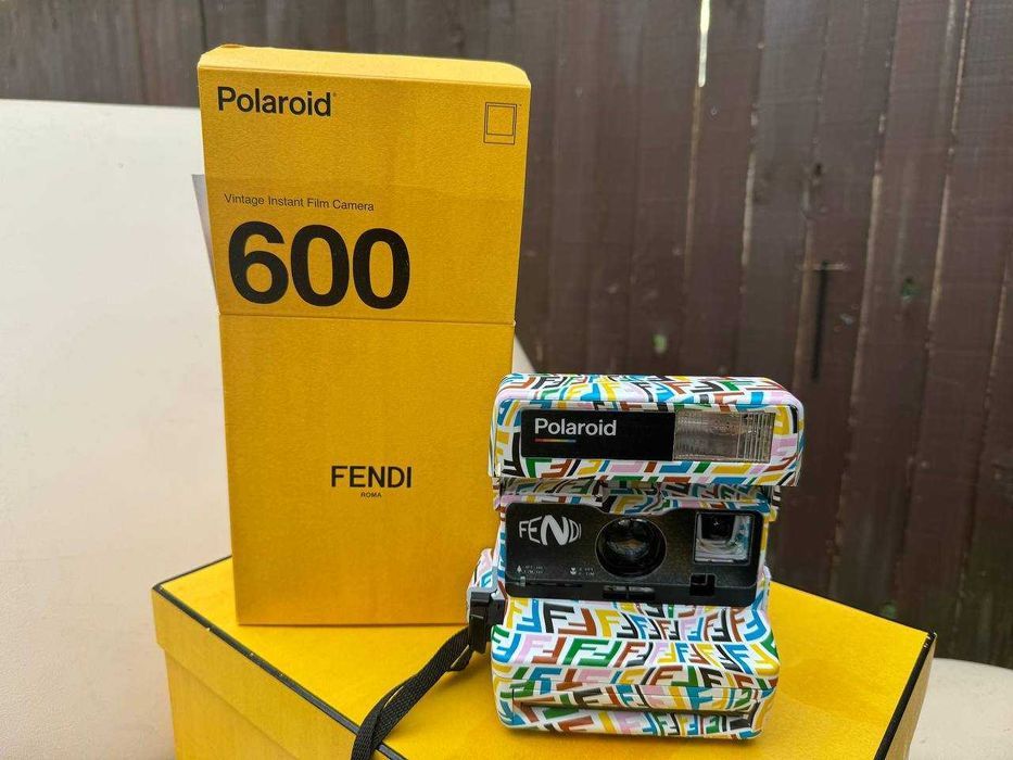 Sarah Coleman Fendi Polaroid 限定 Fendi×polaroid フェンディ カメラ
