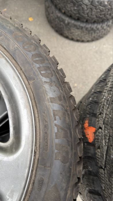235/50/18 Goodyear ultra Grip ice arctic