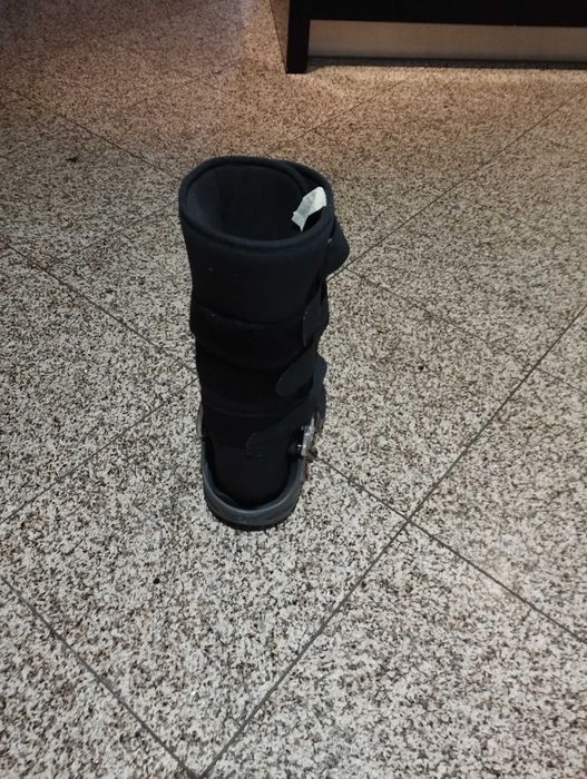 Bota.  ortopédica