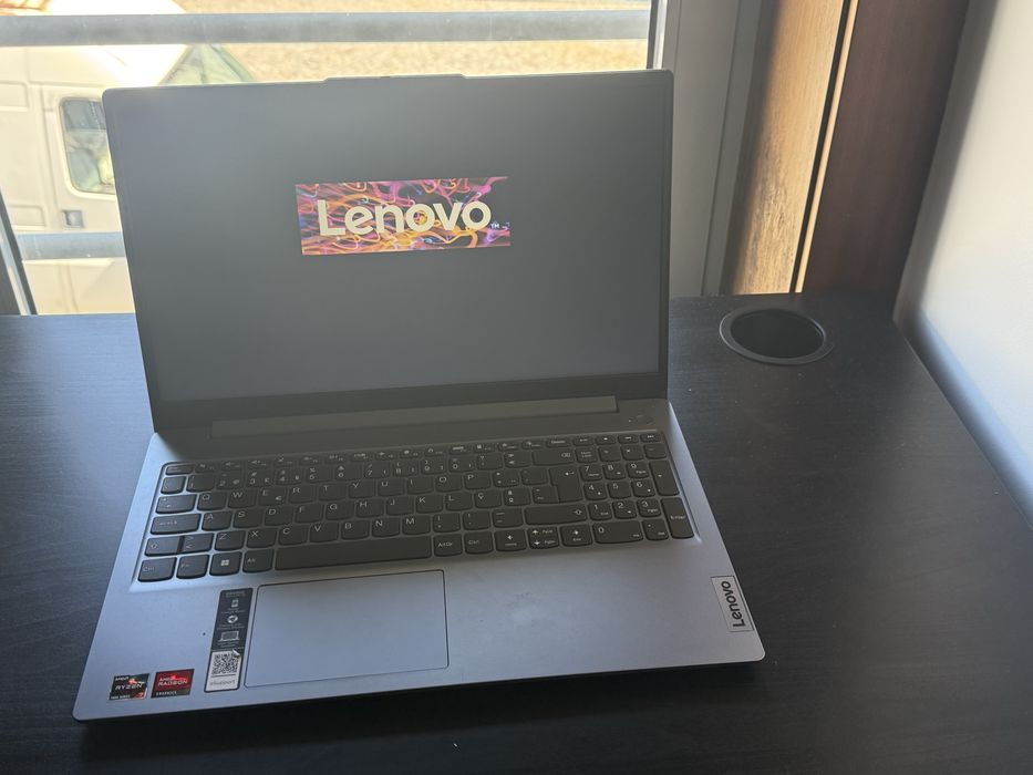 Computador Lenovo Slim 3 Series