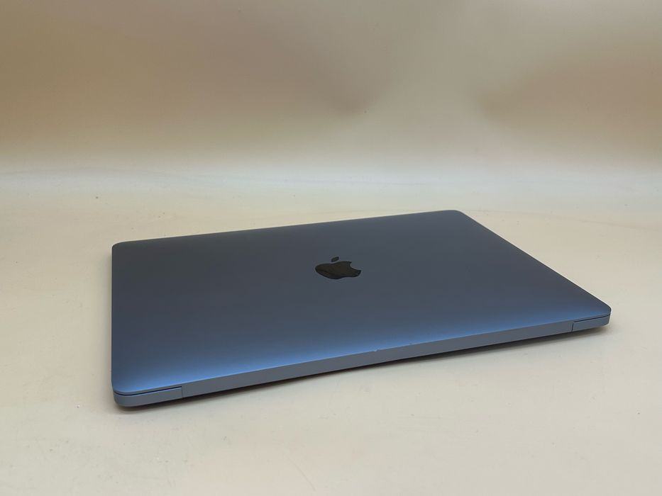Macbook air m1 2020  256 gb ssd 8gb ! Всього 76 циклів