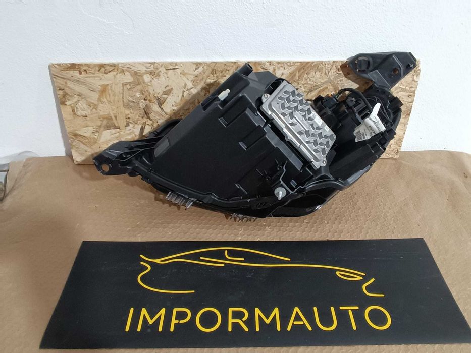 Farois esquerdo e direito Peugeot 2008II GT