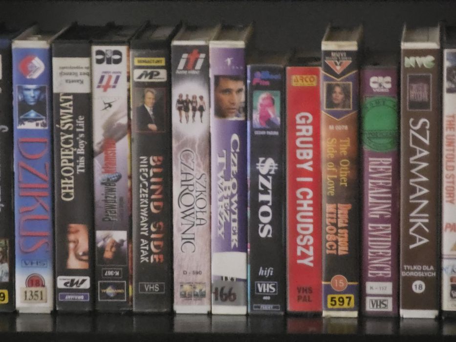Sprzedam kasety VHS w tym dużo  filmów orginalnych
