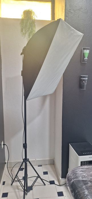 Tripé  com sistema de luz