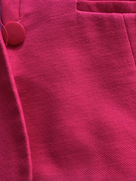 Гарний приталений жіночій піджак