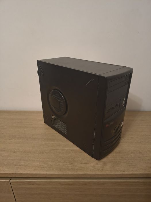 Tani Komputer Core 2 Quad Q9400, 4GB RAM, GTX 750 2GB, SSD, Windows