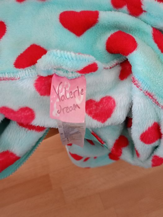 Szlafrok z długimi rękawami turkusowy w czerwone serca suwak troczki