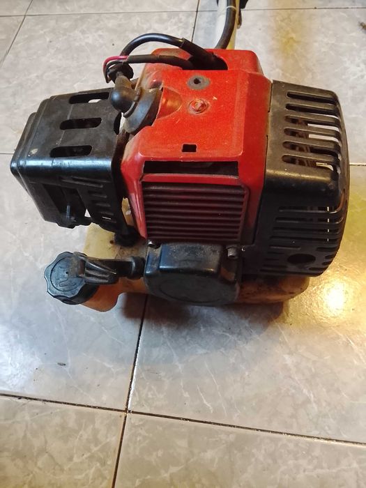 Máquina cortar erva