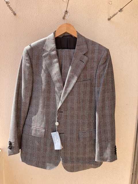 Fatos de homem completamente novos