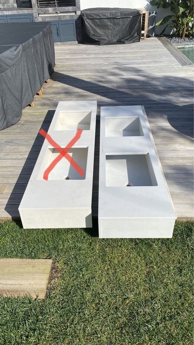 Lavatório suspenso em “mármore”