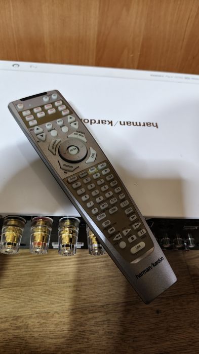 Шикарний Усилитель harman kardon hs200
