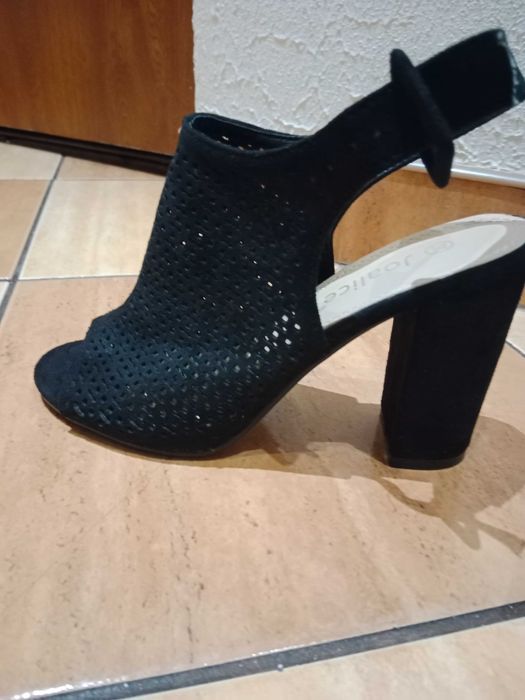Buty na obcasie rozm.37