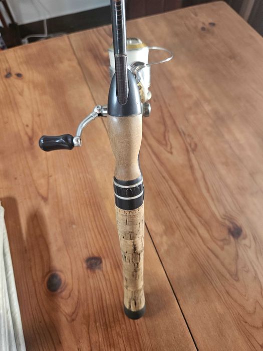 Conjuntos cana/carreto de pesca ao achigã