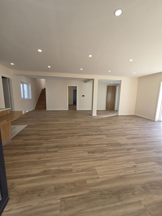 Moradia T5 completamente renovada
