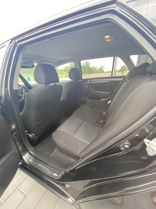 Продаж авто Toyota Avensis