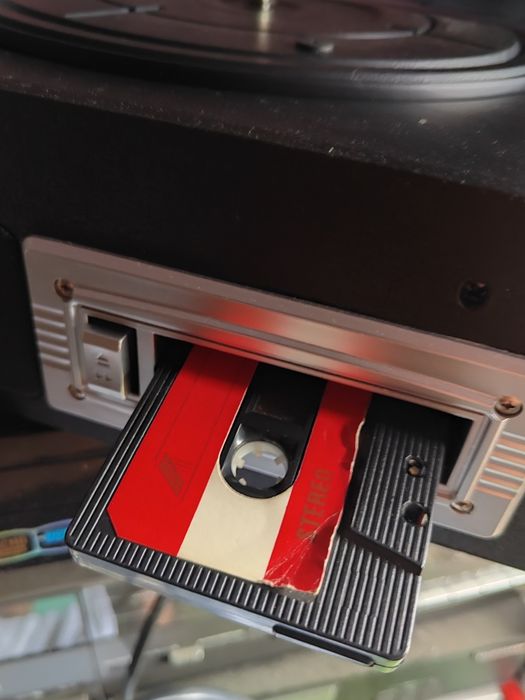 Gramofon Medion.