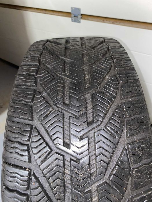 Opony zimowe Kormoran Snow 235/45R 18 98 V XL